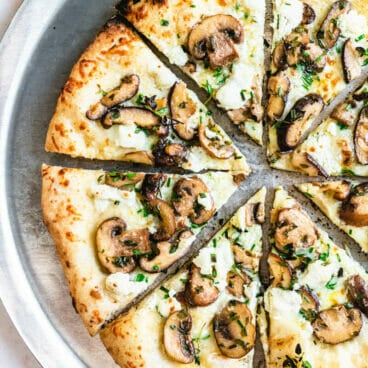 Classic Mushroom White Pizza 